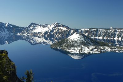 The south rim and Wizard Island, Crater Lake. © 2005 Lee Reeder